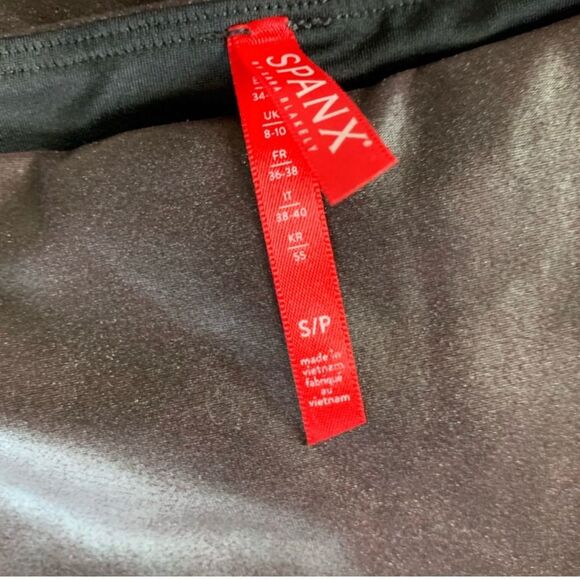 Spanx Faux Leather Leggings in wine, size Small - Picture 6 of 8